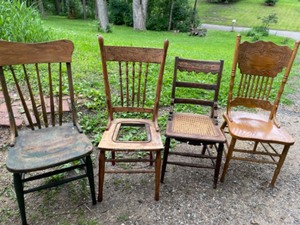 lot 442 image: Vintage Collection of 4 Sturdy Chairs
