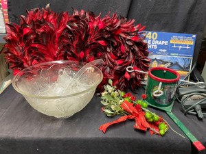 lot 488 image: Live Tree Stand & Holiday Fun