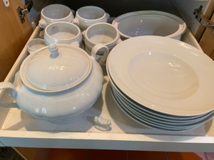 lot 1 image: Sur La Table Soup Collection with Lion Head Soup Bowls and More