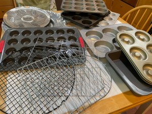 lot 270 image: Muffin & Donut Bakeware Collection