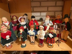 lot 60 image: Holiday Carolers (Several Byers Choice) with Traditions Fireplace