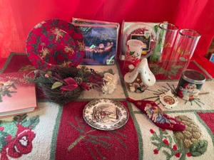 lot 331 image: Four Ice Lantern Kits for Bachmans, Christmas Rug & Decorations