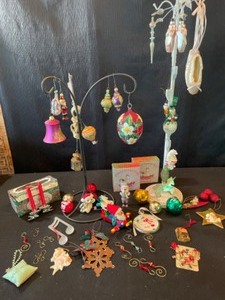 lot 350 image: Variety of Holiday Ornaments