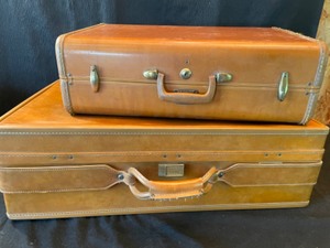 lot 48 image: Samsonite & Hartmann Vintage Tan Suitcases