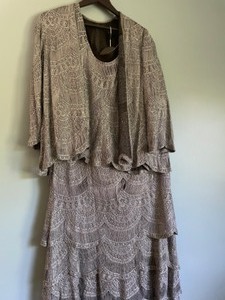 lot 67 image: Damianou 3-piece Entertainment 2XL Dress
