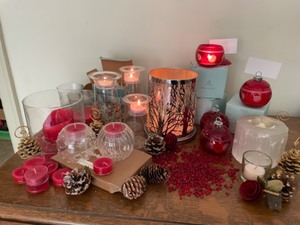lot 340 image: Winter Party Lite Votives & 7 Red Ornamental Nametag Candles