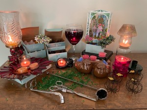 lot 305 image: Party Lite Seasonal Collection and Decorations
