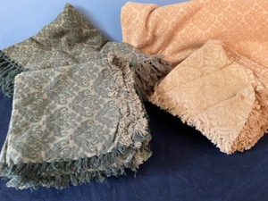 lot 344 image: April Cornell Gold  (64x96) & Green (48x62) Tablecloths & Napkins