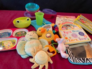 lot 401 image: Kids Baby Toys, Books and Plasticware