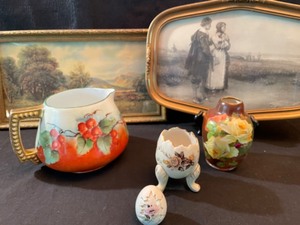 lot 275 image: Vintage Photos & Porcelain Pieces