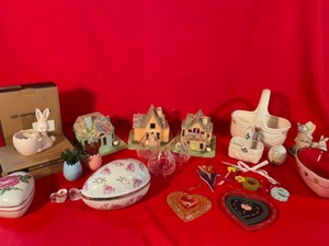 lot 232 image: Spring Houses & Easter Candles & More