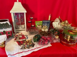 lot 284 image: Holiday Collection