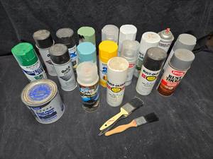 lot 462 image: Spray Paints