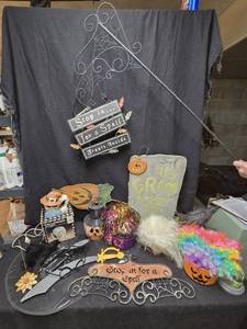 lot 465 image: Halloween Goodies