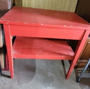 lot 408 image: Red Sturdy Wood Table with Shelf Below