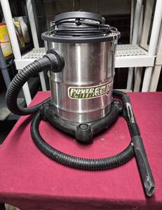 lot 125 image: Power Smith Ash Vacuum Cleaner PAVC 102