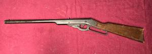 lot 148 image: Vintage Daisy Model 33 No. 101 Single Shot Level Action BB Gun