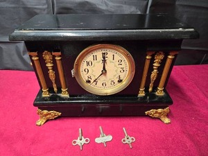 lot 162 image: Vintage Working Mantel Clock With Keys