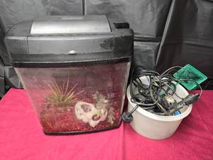 lot 164 image: Fish Aquarium Set