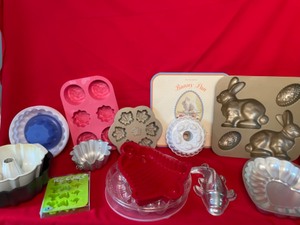 lot 383 image: Food Molds--All Seasons & All Types
