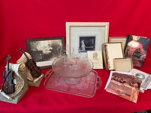 lot 388 image: Musical Themed Entertaining