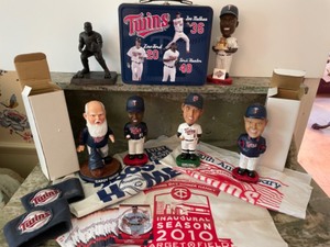 lot 261 image: Twins Bobbleheads Collection