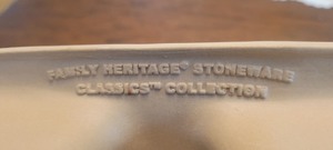 lot 264A image: LeCrueset Saute Pans, Stok Round Stoneware, Family Heritage Stoneware, 4 Small Loaf Pans