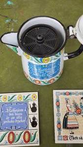 lot 19 image: SwedishNorweign Coffee Pot & 2 Trivets