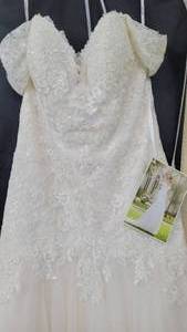 lot 24 image: Stella York Size 14 (New) Wedding Dress