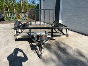 SINGLE AXLE UTILITY TRAILER