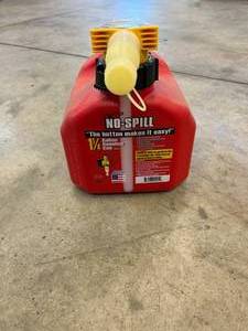 NEW 1 14 GALLON NO-SPILL GAS CAN