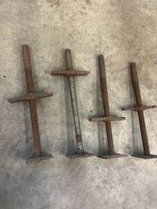 4 - SCAFFOLDING ADJUSTABLE LEGS