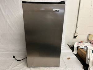 Magic Chef Mini Refrigerator - Tested and Works