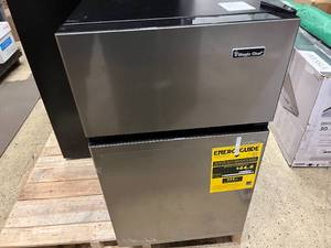 Magic Chef Mini Refrigerator with Freezer - Tested and Works