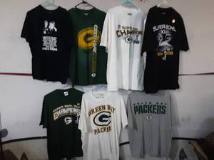 lot 5 image: 8 Green Bay Packers T-shirts size XL