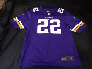 lot 19 image: Nike MN Vikings Jersey #22 size L