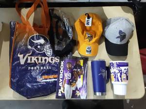 lot 23 image: MN Vikings Caps, Cups and Bag