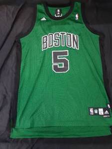 lot 28 image: Adidas Boston Jersey, Garnett #5, Size Large