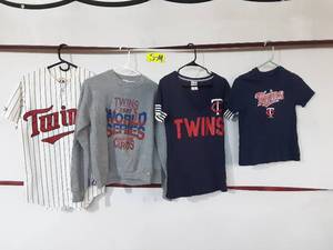 lot 30 image: 4 MN Twins Shirts Size S-M