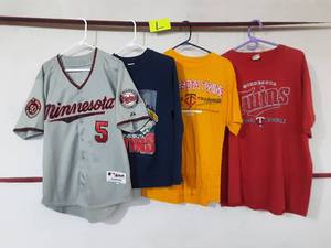 lot 31 image: 4 MN Twins Shirts Size L