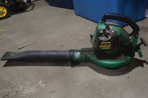 lot 3 image: Weed Eater Blower Vacuum