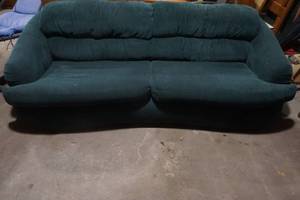 lot 4 image: Green Sofa Couch