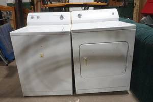 lot 10 image: Kenmore 400 Washer & Electric Dryer