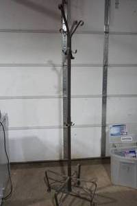 lot 18 image: Standing Plant Rack