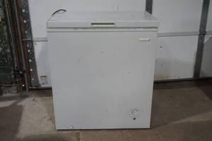 lot 19 image: Insignia Chest Freezer