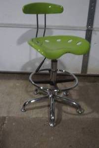 lot 21 image: Adjustable Drafting Chair