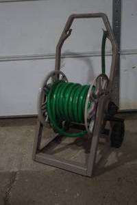 lot 24 image: Suncast Hose Reel with Hose