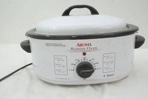 lot 37 image: Aroma 8 qt Roaster Oven