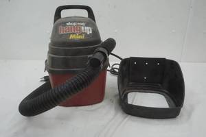 lot 67 image: Hang Up Mini Shop Vacuum