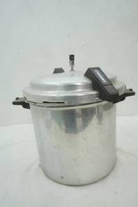 lot 68 image: Mirro Canning Pot